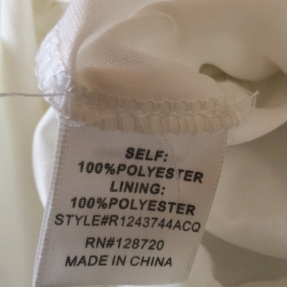 romper with lace details. Slight open back - Picture 6 of 7